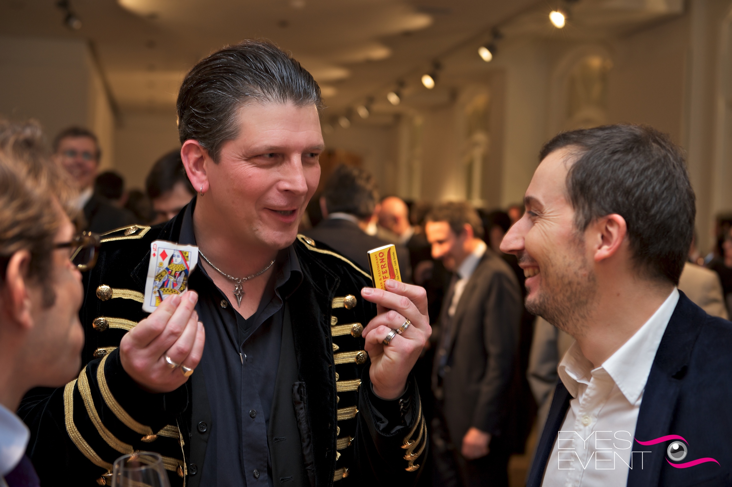 magicien lyon close-up cocktail entreprise haut de gamme